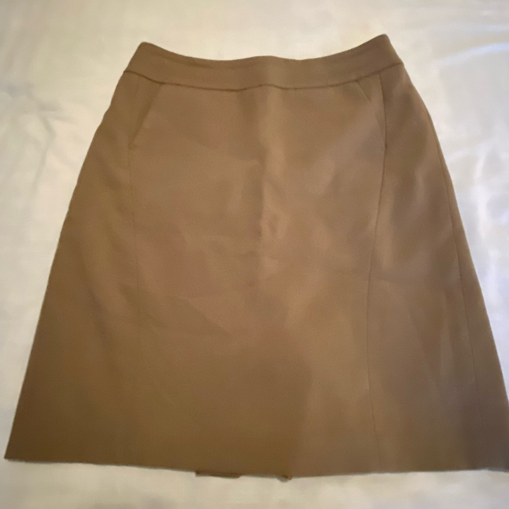 LOFT pencil skirt size 8 taupe, lined, kick pleat, pockets, good condition